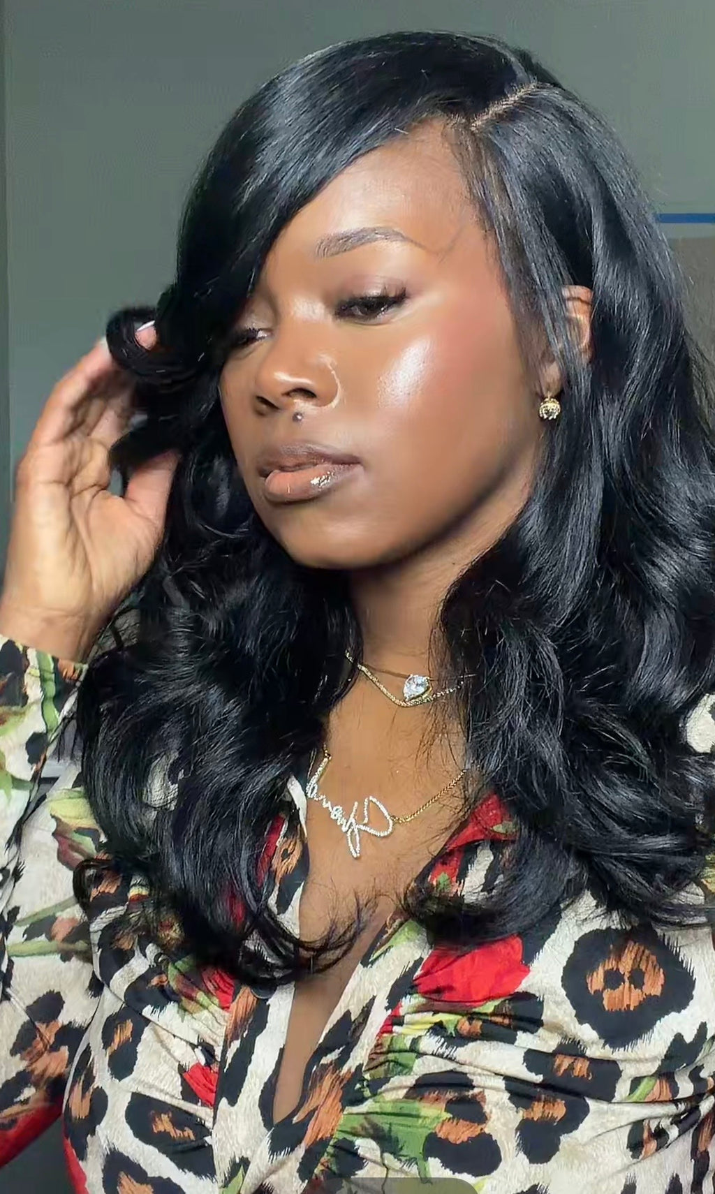 Kelly Deep Side/Middle Part Wig