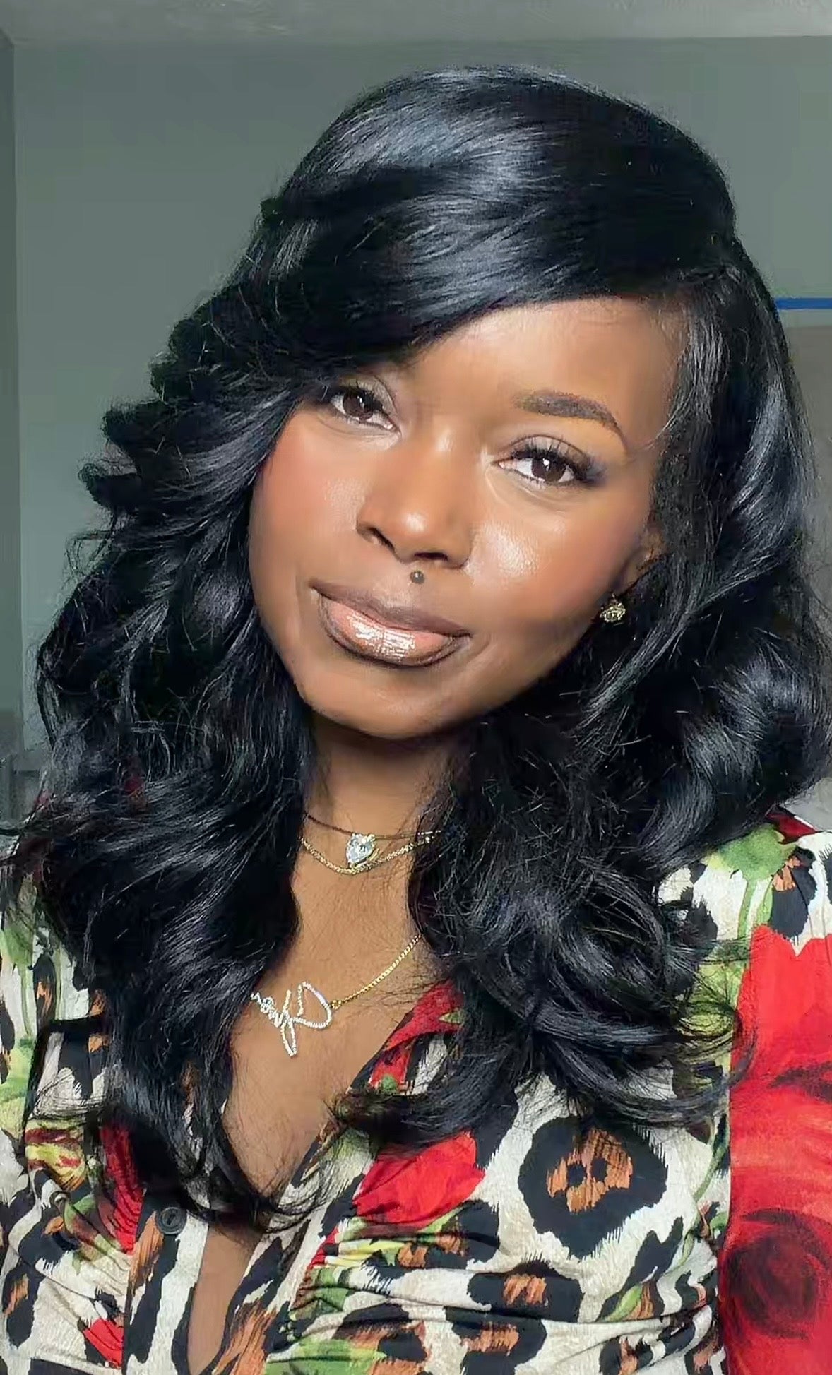 Kelly Deep Side/Middle Part Wig